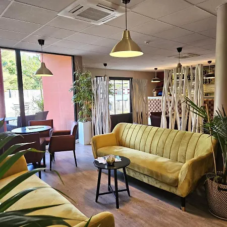 Western Terre De Provence מלון 3*