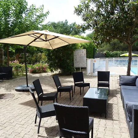 Western Terre De Provence מלון 3*